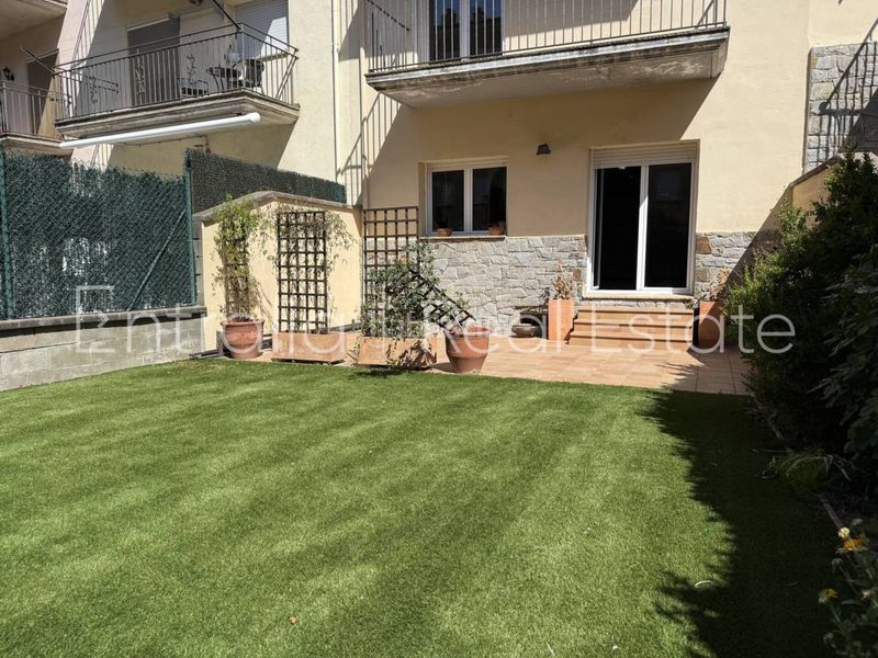 Foto b5f77fee-cb4a-4dcb-b63e-b3f66197606e. Casa adossada amb calefacció aparcament a Campdevànol