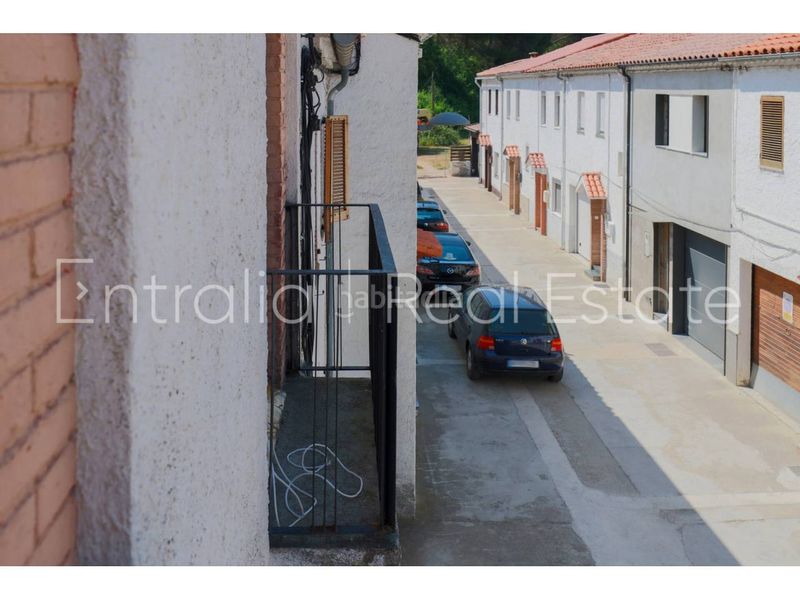 Foto 004f94d8-f507-47b1-8dc1-c5c8e29335a0. Casa adossada amb aparcament a Ripoll