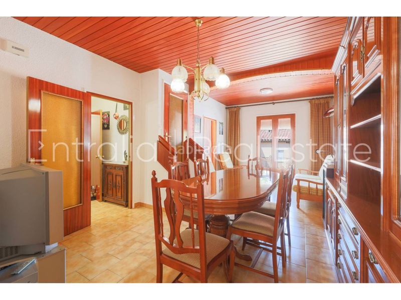 Foto 18ef558e-0ee4-45dc-bbec-789a97a6985c. Casa adossada amb aparcament a Ripoll