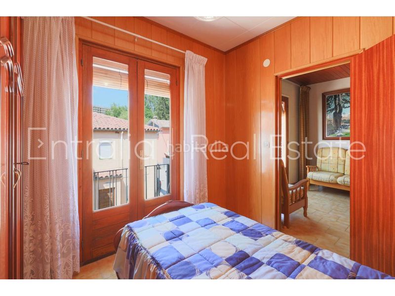 Foto 3fa00463-7e94-410e-8138-c14b6a70bb73. Casa adossada amb aparcament a Ripoll