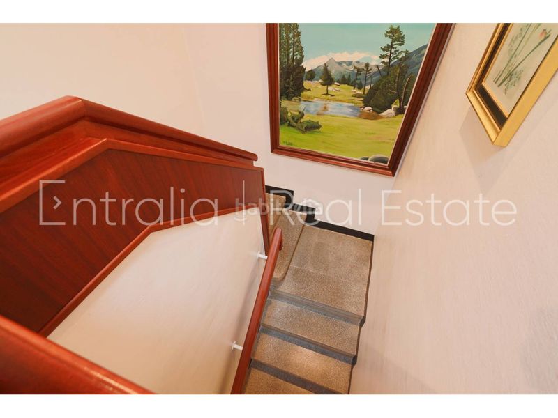 Foto a1babf18-d483-4028-9fee-c9850b416ef1. Casa adossada amb aparcament a Ripoll