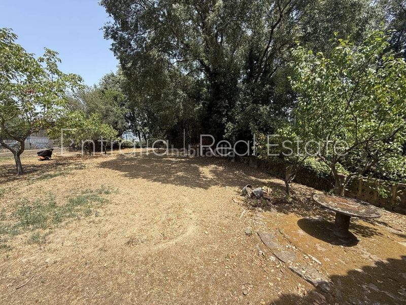 Foto 1b634a07-95f3-4a59-b573-df656661f629. Masia amb aparcament a Celrà