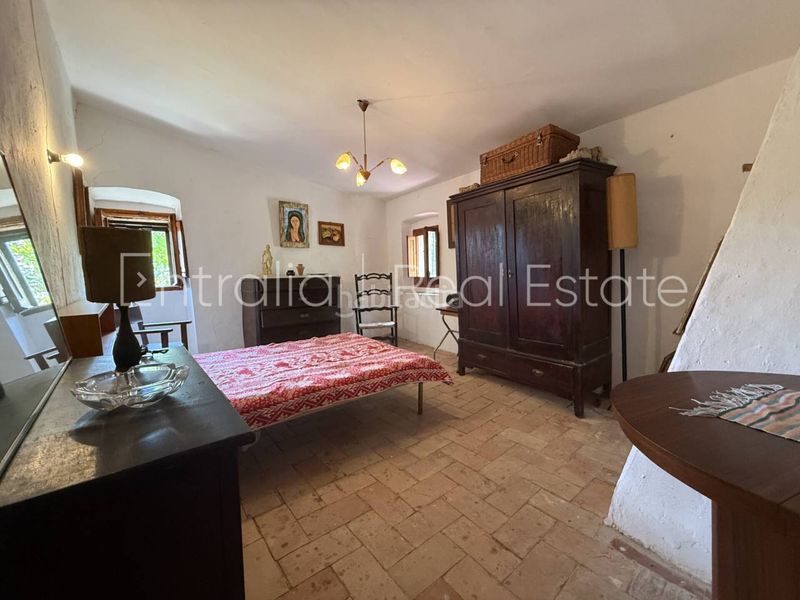 Foto 496b8815-fd20-4668-a69e-89f54480f7d8. Masia amb aparcament a Celrà
