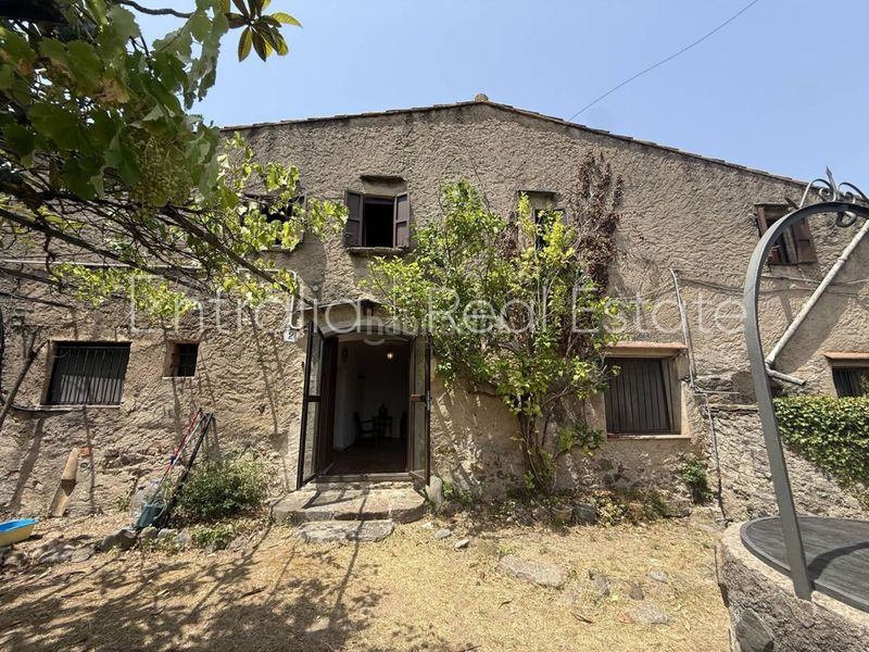 Foto a6ef585e-872e-47e6-9cc8-8a6918f0d78e. Masia amb aparcament a Celrà