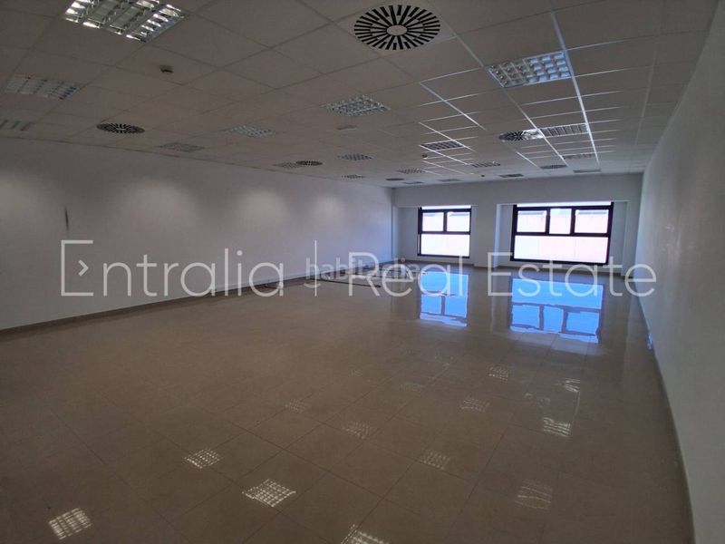Foto c5111408-88bd-4565-a9fa-2d5d41d5511d. Local comercial a Celrà