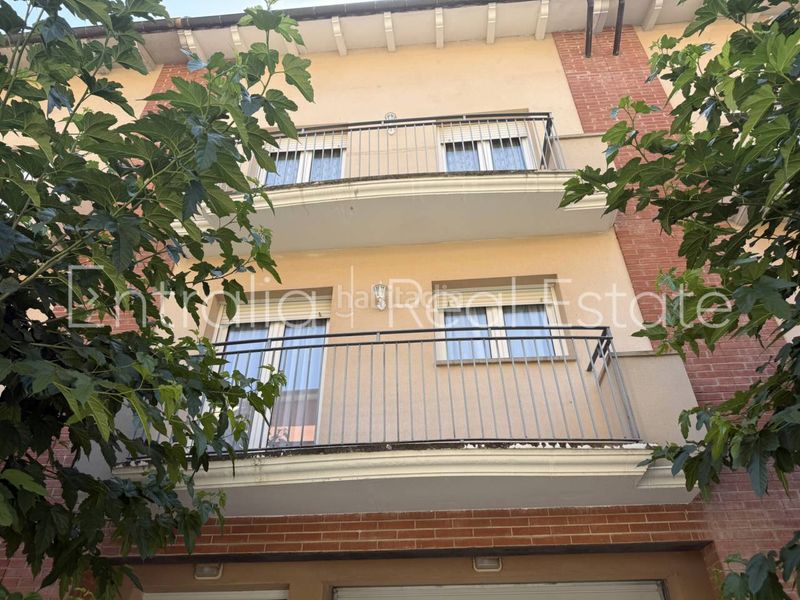 Foto ff73d7f8-68e5-4933-b3c2-08fe68239437. Casa adossada amb aparcament a Campdevànol
