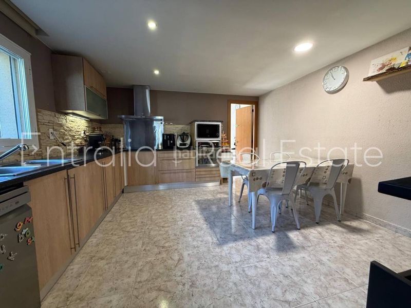 Foto d3386b43-15fc-42e5-8132-66c5d0b3151e. Casa aparellada amb calefacció aparcament a Vilablareix