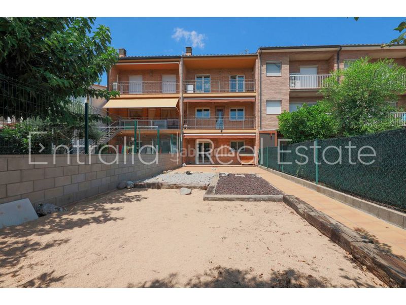 Foto 541d1ef1-3895-4a8a-acbb-884d0c4656c5. Casa adossada amb calefacció aparcament a Celrà