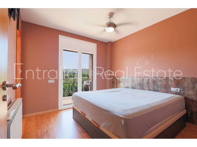Foto a7857ac6-de55-46d0-ab1f-1648c44568cb. Casa adossada amb calefacció aparcament a Celrà
