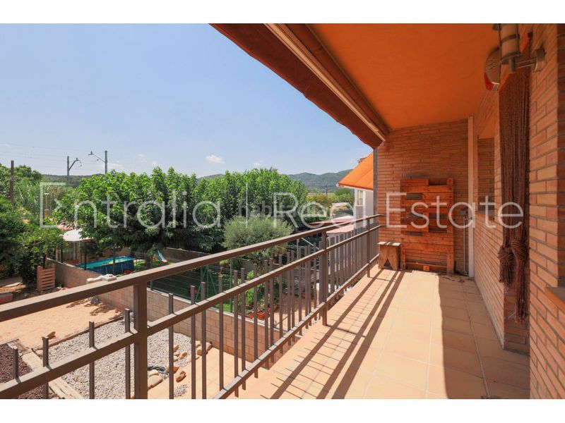 Foto a9ec8f10-d49b-473e-845f-aa15883e1051. Casa adossada amb calefacció aparcament a Celrà