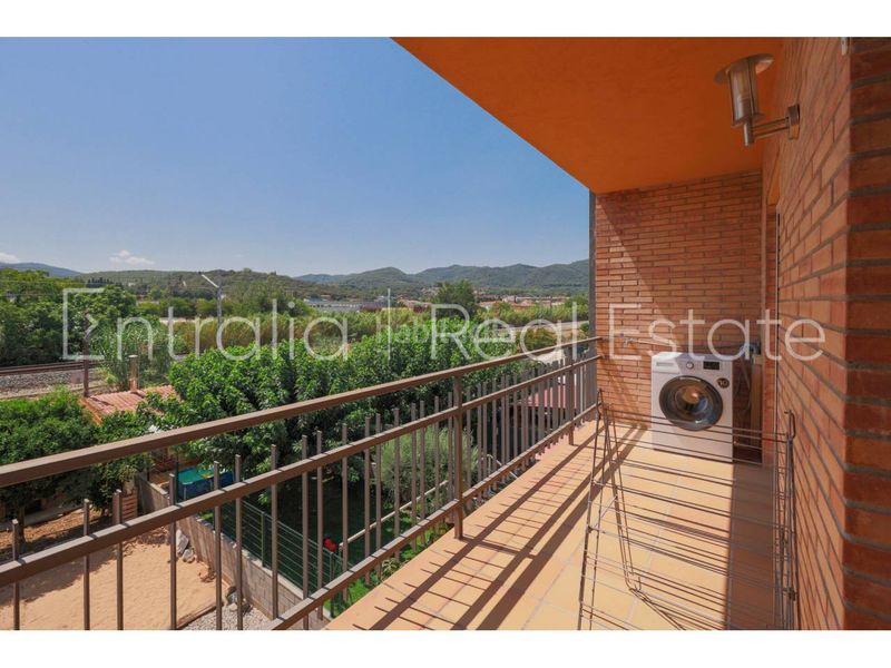 Foto fbaad381-c335-47a8-941b-c6c7ed17a088. Casa adossada amb calefacció aparcament a Celrà