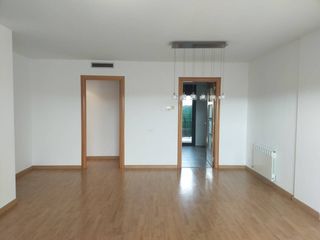 Rent Flat  Calle alau. Piso en alquiler en celra