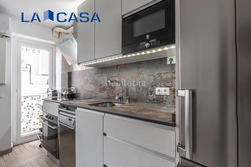 Foto cd880b37-4f97-4270-885e-2a7df17ac19f. Piso en Valdeacederas Madrid