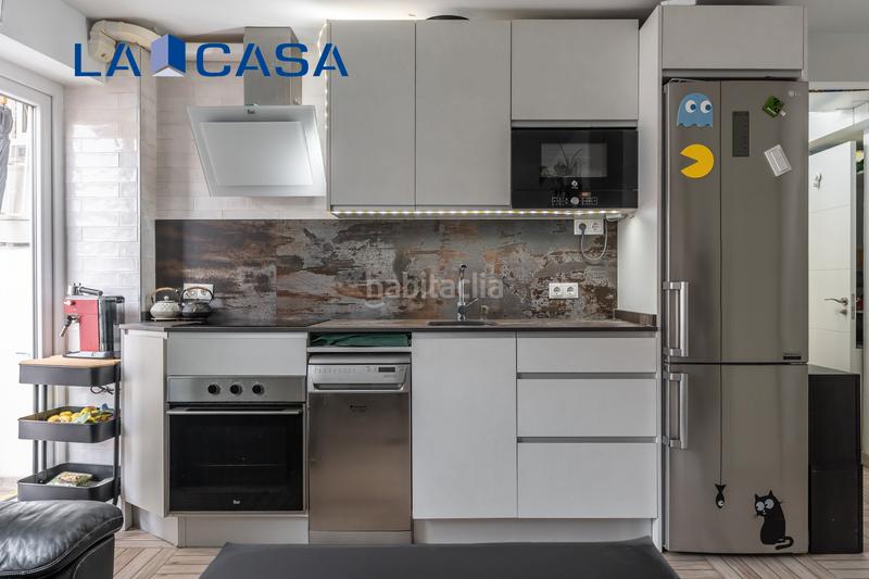 Foto e8a81bb4-ad3f-42d6-af62-f21fbe5e3d28. Piso en Valdeacederas Madrid