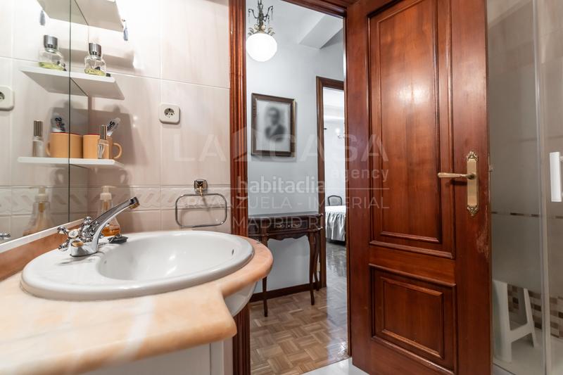 Foto b16be5af-0ab5-465b-bcf5-c5d9c1c34b19. Piso en Imperial Madrid
