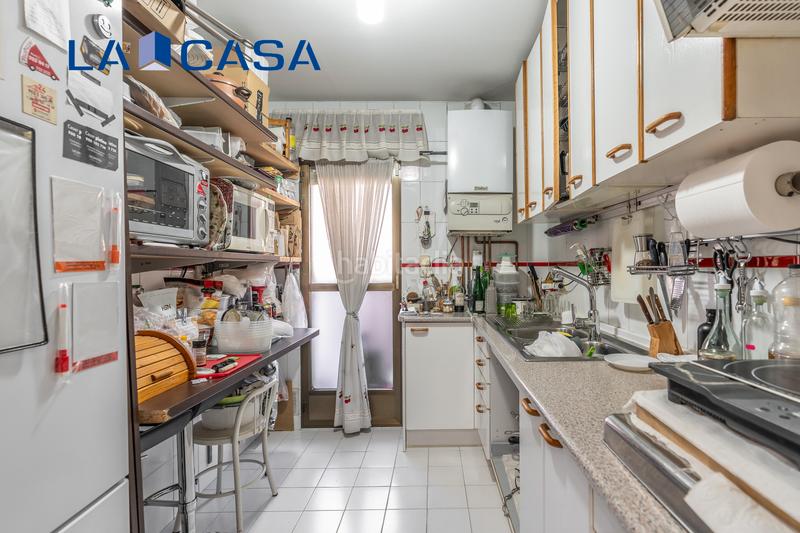 Foto 207d14d3-3190-41aa-a965-d3115fcb0ec0. Pis amb calefacció aparcament a Numancia Madrid