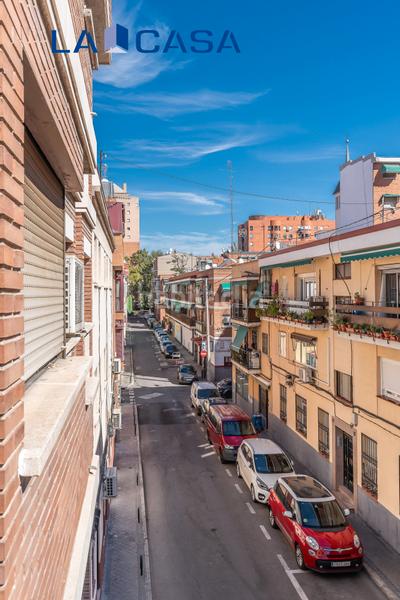 Foto cafc85d5-51b4-4654-b837-eca6526c576e. Piso en Numancia Madrid