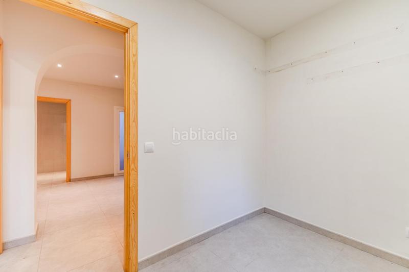 Foto 9c8e00ba-ea90-4705-94e7-8896ae8cac43. Planta baixa a Eixample Sud-Migdia Girona