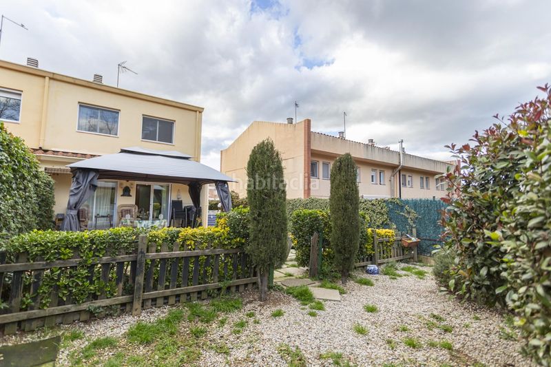 Foto 2c262230-3126-4395-a663-f81a64e27903. Casa aparellada amb calefacció aparcament a Caldes de Malavella