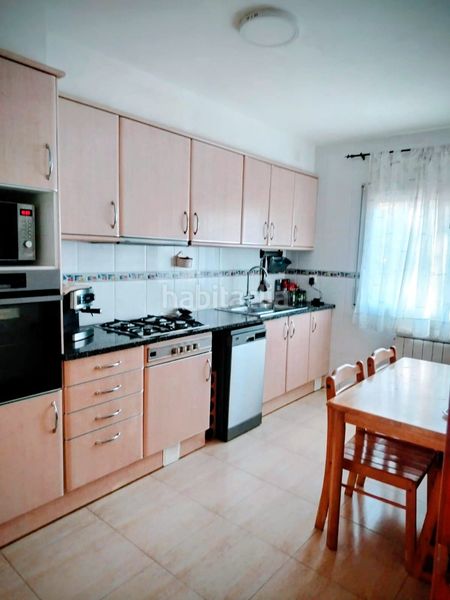 Foto bfc6a8f2-dc51-4a4f-836a-2b6a254bb3a2. Casa aparellada amb calefacció aparcament a Caldes de Malavella