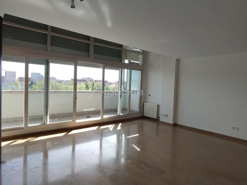 Foto 213183f1-4d1a-465f-8211-e6b0a0360dcf. Rent duplex with heating parking in Eixample Sud-Migdia Girona