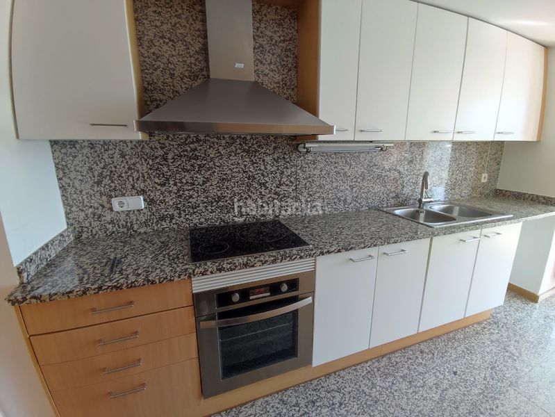 Foto 5bf79342-d47b-40d9-be61-965370f8c96b. Rent duplex with heating parking in Eixample Sud-Migdia Girona