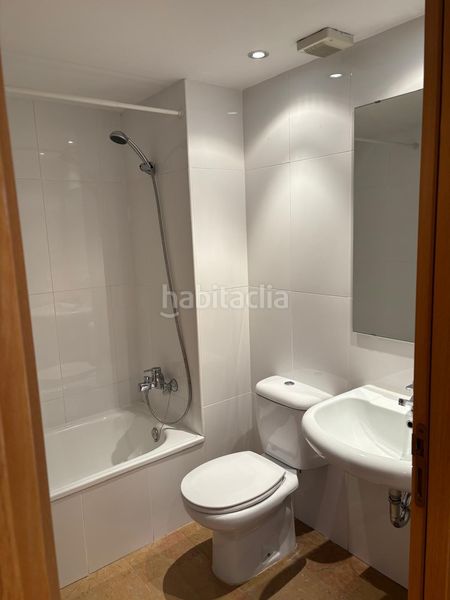 Foto 9498c615-ec68-4ed8-a2b3-5d9e67e888e0. Rent duplex with heating parking in Eixample Sud-Migdia Girona