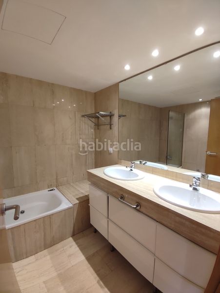 Foto a0f6a7ab-8f96-4a84-84b7-2f9b372717ef. Rent duplex with heating parking in Eixample Sud-Migdia Girona