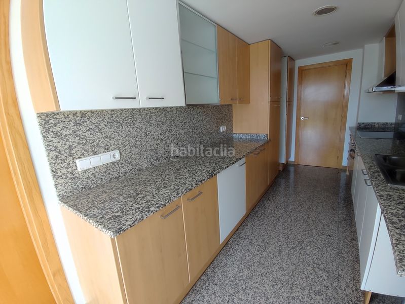 Foto a1e57d73-29ba-4b4a-ac66-e77fcee8a356. Rent duplex with heating parking in Eixample Sud-Migdia Girona