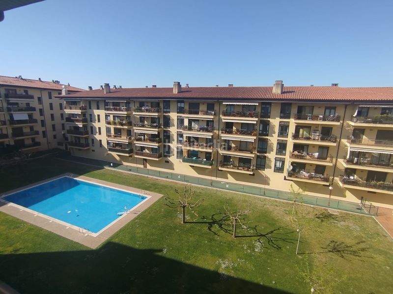 Foto cc99847d-2ec6-48b5-9327-f75cb3193bfc. Lloguer pis amb calefacció aparcament piscina a Palau Girona
