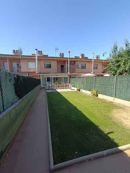 Foto 0c5629e5-b433-4117-a353-358a0d2c0d3a. Casa adossada amb calefacció aparcament a Taialà - Germans Sabat Girona