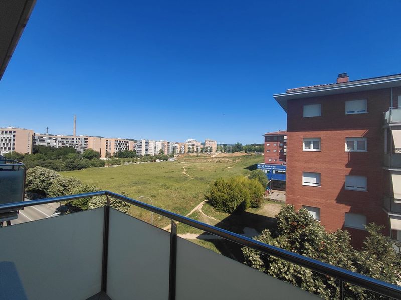 Foto 4c0ba4d8-6566-47ac-9c9e-1d8e212f3240. Rent flat with heating parking in Eixample Sud-Migdia Girona