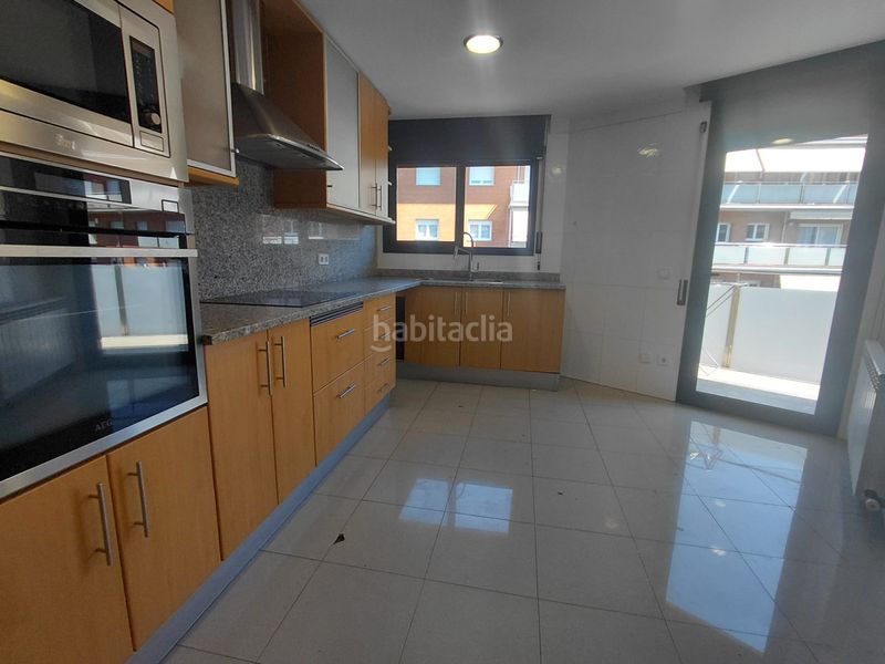 Foto fcb1ea28-d6f2-4fc6-a86b-f5e9113d4dfe. Rent flat with heating parking in Eixample Sud-Migdia Girona
