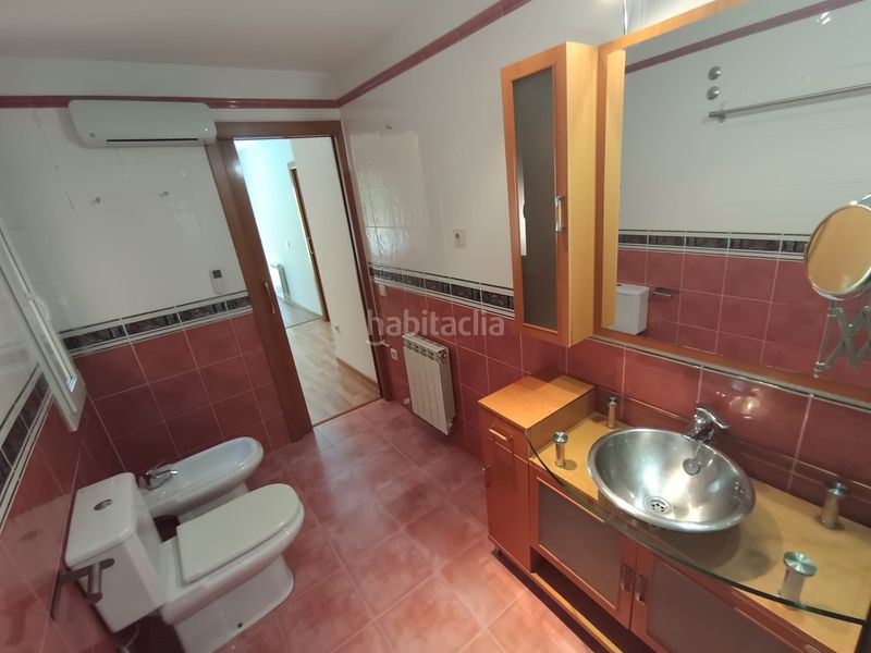 Foto 5b1fcedd-99a7-4579-a5a4-c143db8c2d63. Casa adossada amb calefacció aparcament piscina a Girona