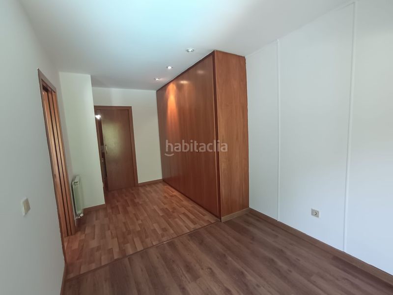 Foto bd1ae049-dea1-41c3-b467-adb572fab49e. Casa adossada amb calefacció aparcament piscina a Girona