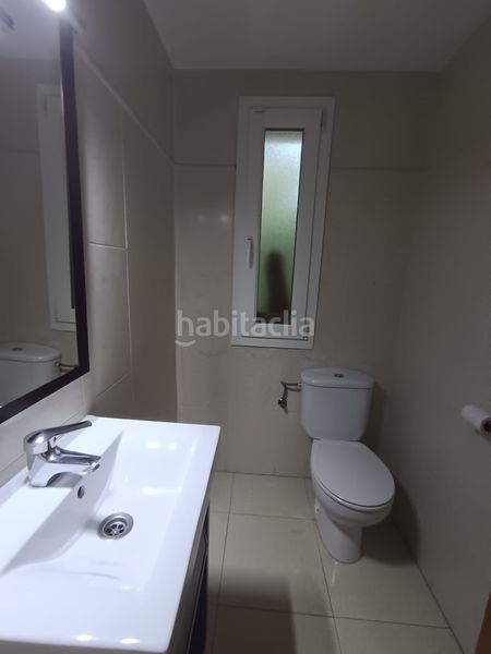 Foto bedb8aff-10a7-44db-8001-d3e03a04b241. Casa adossada amb calefacció aparcament piscina a Girona