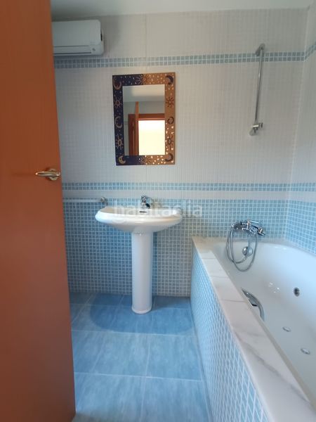 Foto dc7547e8-6eeb-4b1d-a9a6-63bc977a0129. Casa adossada amb calefacció aparcament piscina a Girona