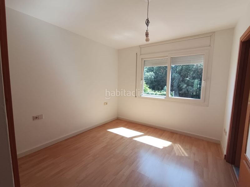 Foto e5618b8a-c9af-40a8-87a3-74686943a1e1. Casa adossada amb calefacció aparcament piscina a Girona