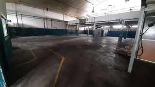 Nave industrial en Palou. Nave industrial en paseo comunitario.