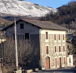 Masia a Rue joseph llanas 10. Edificio ur