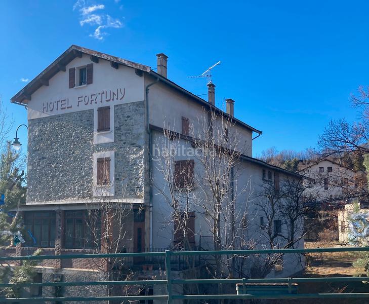 Foto 496749e2-8aa9-4060-aad9-377990b6d2c9. Masía en rue joseph llanas 10 edificio en Ur