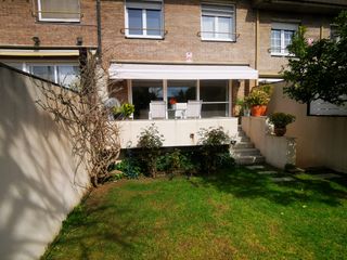 Casa adossada a Hostafrancs