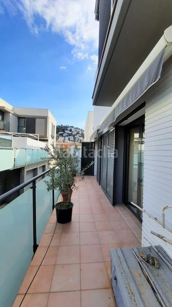 Foto eaab2bad-5a1b-4518-ad4f-4f30753d9be1. Reihenhaus mit heizung parking pool in Centre Roses