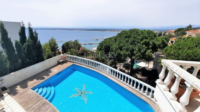 Foto 50b74cc8-344a-46a0-8e95-cdbd2a93ea37. Chalet espléndidas vistas a la bahía en Puig Rom-Canyelles-Almadrava Roses
