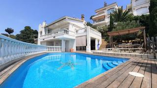 Chalet  N/a. Esplndidas vistas a la baha