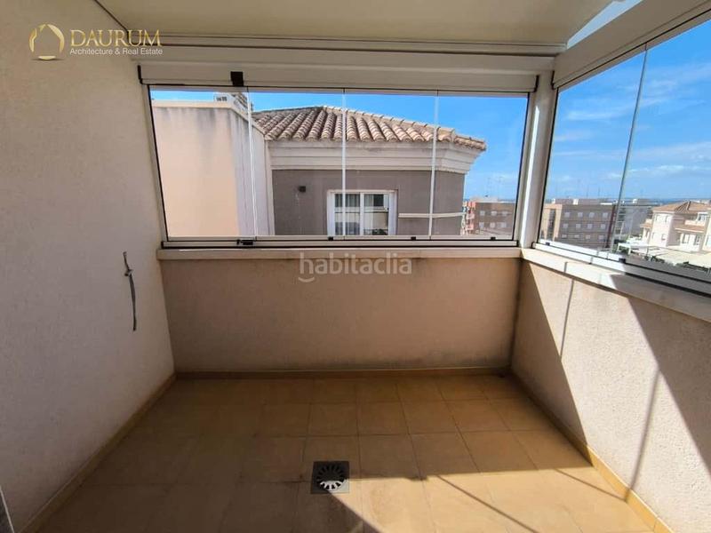 Foto 1d12b311-339e-41cb-9f38-748d0a340784. Casa amb aparcament piscina a Calas Santiago Bernabeu Santa Pola