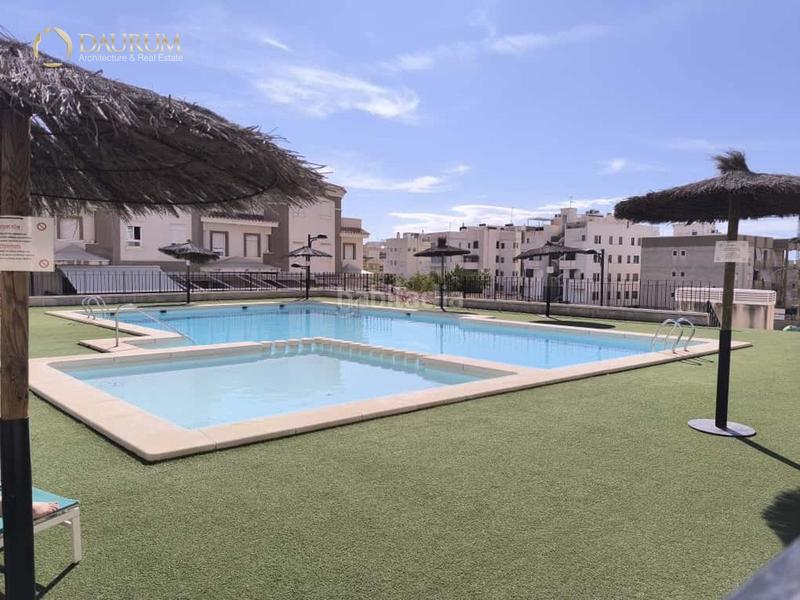 Foto 3dd018e3-6a2c-46a1-a8dd-8fa0f71d7d8d. Casa amb aparcament piscina a Calas Santiago Bernabeu Santa Pola