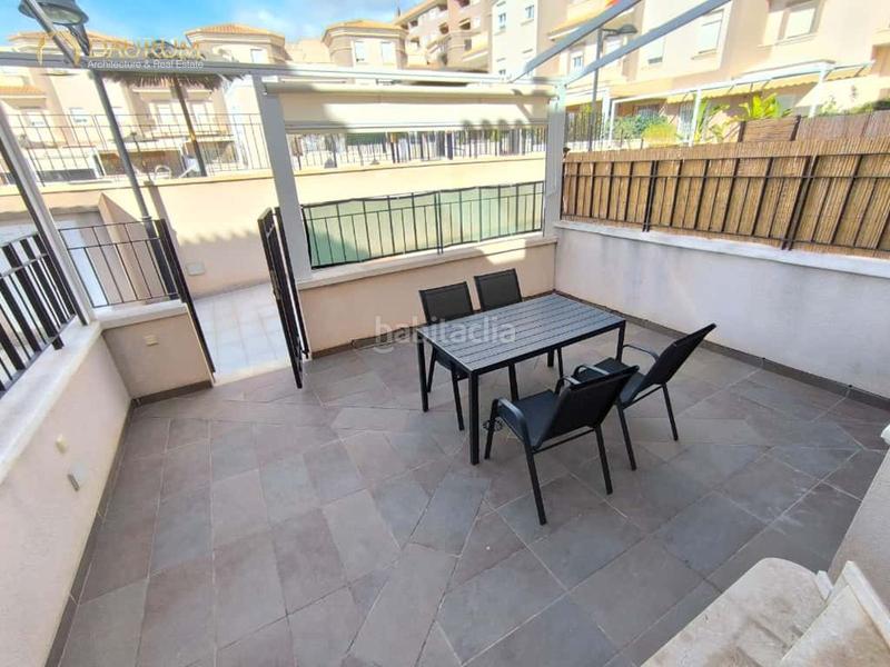 Foto cea9b3ec-5010-43b4-b919-c9dcf94f4264. Casa amb aparcament piscina a Calas Santiago Bernabeu Santa Pola