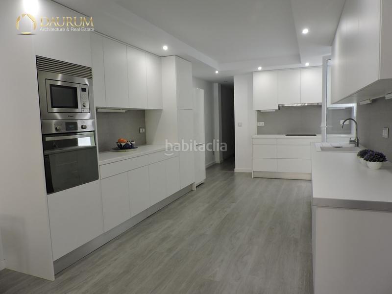 Foto e3bf9f8a-6bb0-4b2b-af0a-f9e0944342bf. Pis a Barrio del Centro Alicante