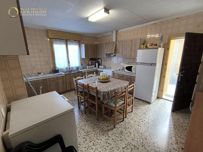 Foto dac1e6a8-1c9c-45ae-9950-5bdb93a5b556. Chalet avec parking dans La Marina Elche / Elx